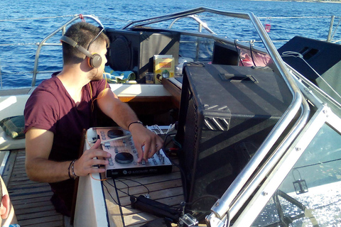 Athens: Full-Day Private Sailing Trip with Meal & Drinks Daily sailing cruise from Athens with food and drinks