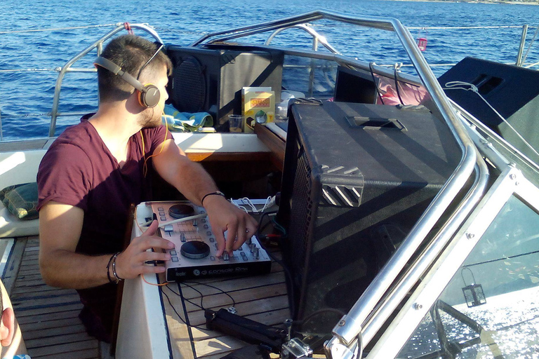 Athens: Full-Day Private Sailing Trip with Meal & Drinks Daily sailing cruise from Athens with food and drinks