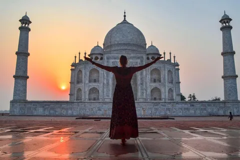 Agra: Salta la fila per il Taj Mahal e il tour dell'alba del Forte di Agra