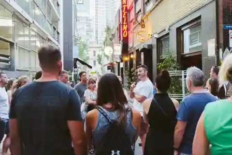 Melbourne: Hidden Bars & Laneway Legends Walking Tour