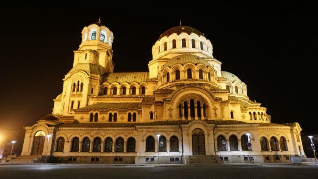 Visit Sofia: Guided Night Tour & Folklore Performance with Dinner in Sofia, Bulgaria