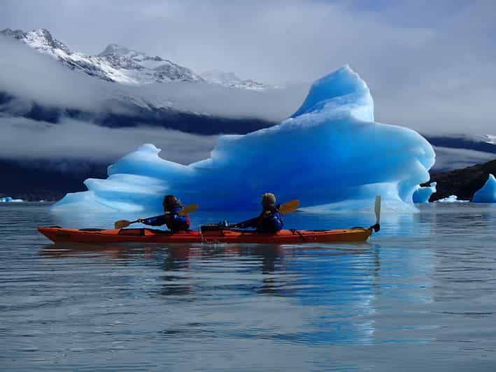 El Calafate: Perito Moreno Kayak Trip with Gear and Lunch