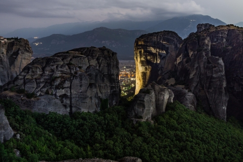 From Athens: Delphi and Meteora 2-Day Tour with Hotel Tour in French