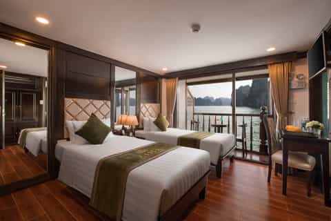 Halong Bay: Luxury 2-Day Cruise and Kayak from Hanoi