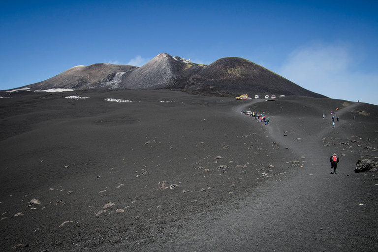 Etna Basic 2800 | De Taormina : Excursion d'une journée dans les cratères supérieurs de l'EtnaDepuis Taormine : journée aux cratères supérieurs de l'Etna