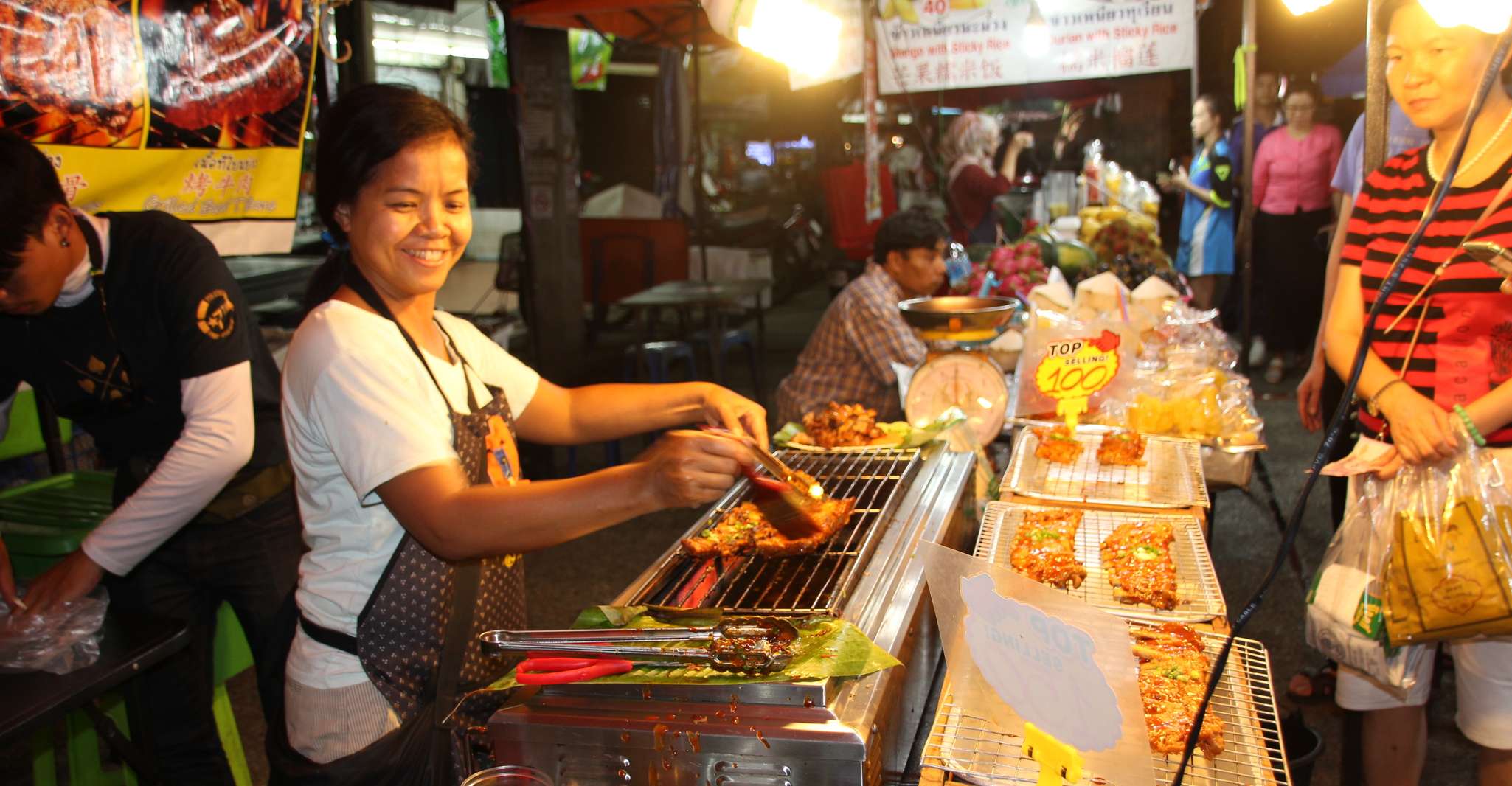 Chiang Mai, Besichtigung des lokalen Lebensmittelmarkts am Abend - Hizvo