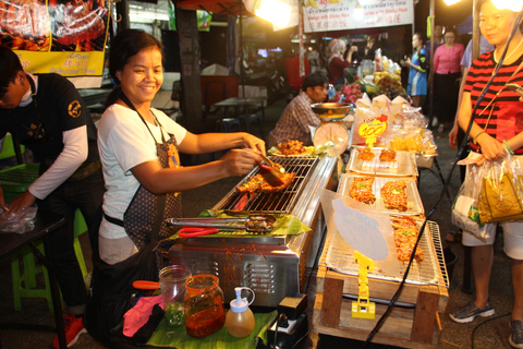 Chiang Mai: Excursão noturna ao mercado local de comida de ruaChiang Mai: excursão noturna ao mercado local de comida de rua