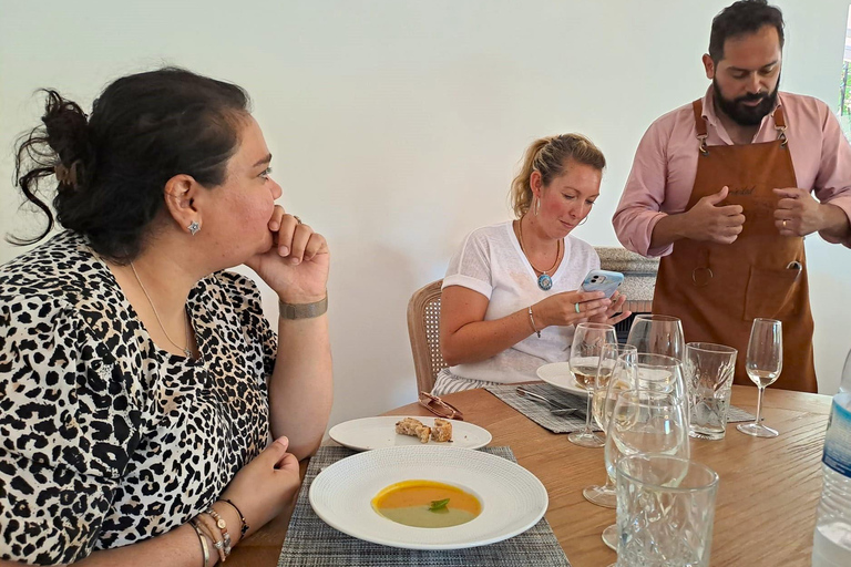 From Porto: Douro Valley Private Tour w/ 3 Wineries & Lunch Douro Valley Authentic Tour w/ 3 wineries & lunch in French