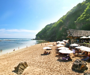 Uluwatu: Beach Club and Cliffside Private Bar Hopping Tour
