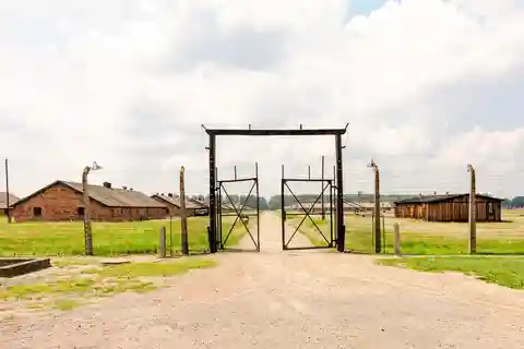 Vanuit Krakau: Auschwitz-Birkenau Tour met Vervoer