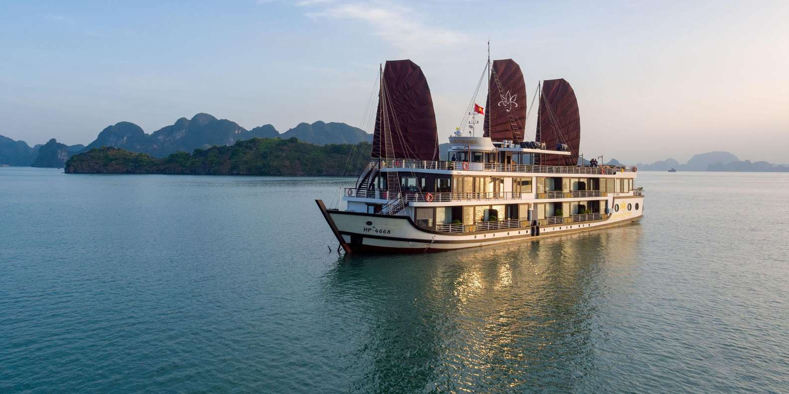 Halong Bay cruise — photo 72
