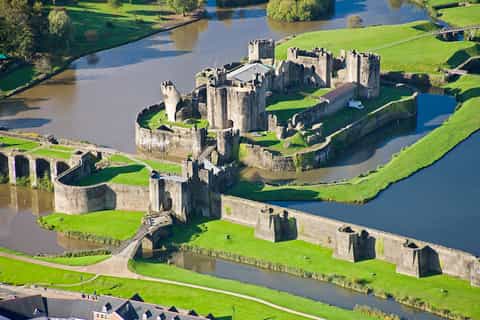 brecon beacons and caerphilly castle day tour from cardiff