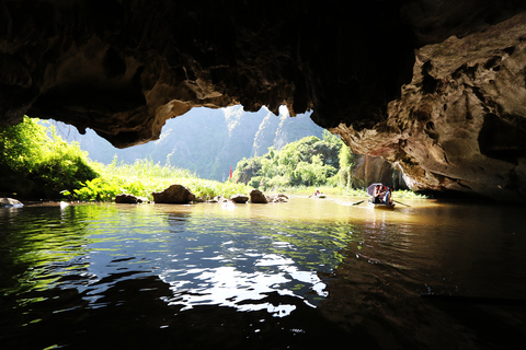 Hoa Lư und Tam Cốc mit Radtour und FamilienbesuchKleingruppentour