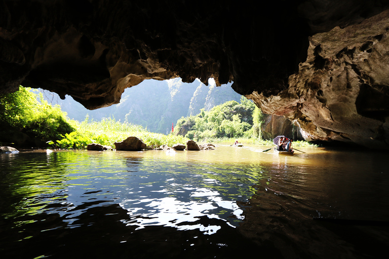 Hoa Lư und Tam Cốc mit Radtour und FamilienbesuchKleingruppentour