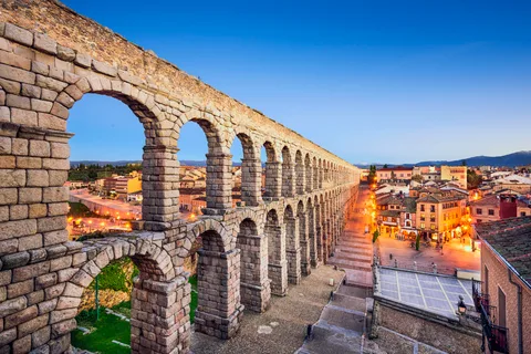 Desde Madrid: Ávila, Segovia y El Escorial Tour Privado