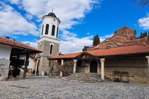 Au départ de Tirana : Excursion d'une journée à Ohrid et au monastère de St. Naum avec déjeuner
