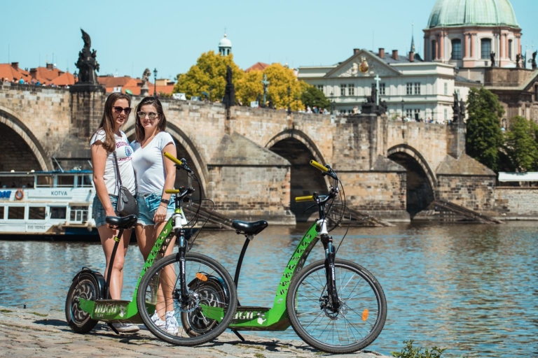 Prag: Große Stadtrundfahrt mit Hugo E-ScooterPrag: 3-stündige E-Scooter-Tour