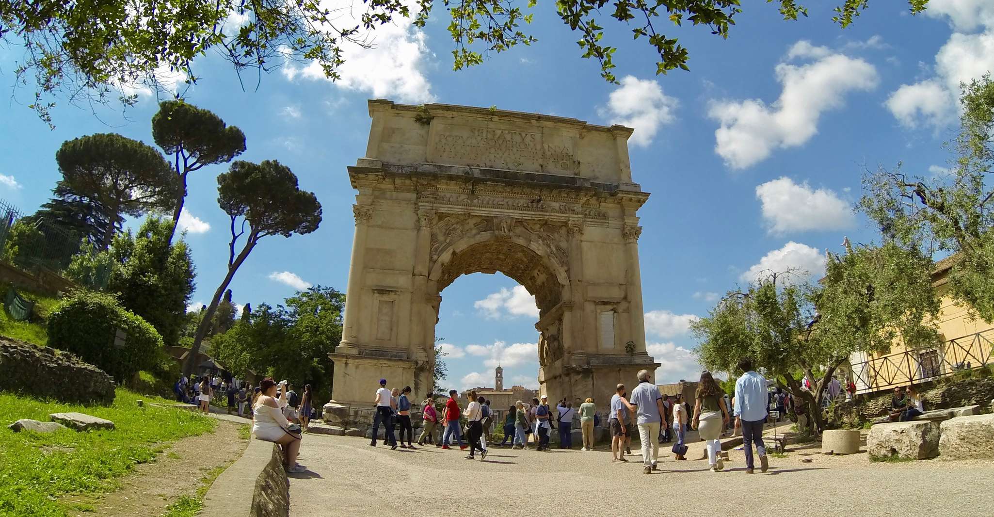 Rome: Colosseum, Roman Forum, and Palatine Hill Tour