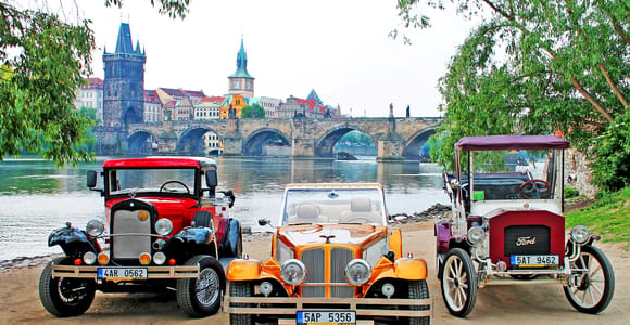 Prague: 1.5-Hour Vintage Car Tour of 25 Top Sights