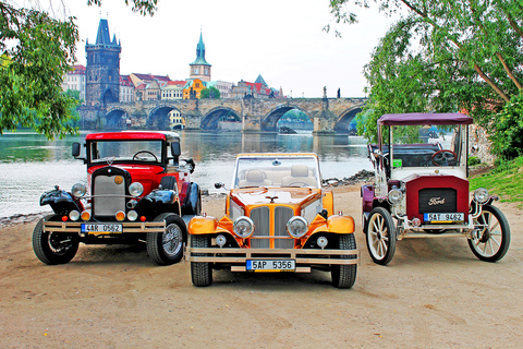 Praga: Tour di 1,5 ore in auto d&#039;epocaPraga: tour in auto vintage di 1 ora e 30 minuti