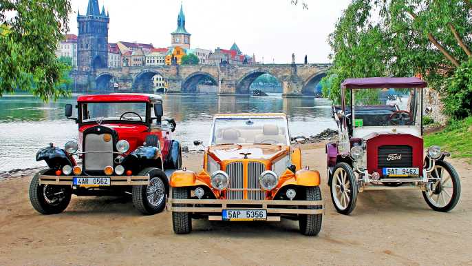 Praga: Recorrido en coche antiguo de 1,5 horas
