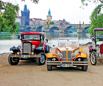 Prague: 1.5–Hour Vintage Car Tour
