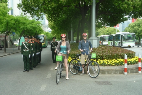 Demi-journée d'excursion à vélo en petit groupe dans le vieux Shanghai (jour et nuit)