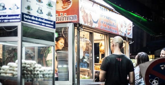 Chiang Mai: Abendliche Foodtour durch den lokalen Straßenmarkt