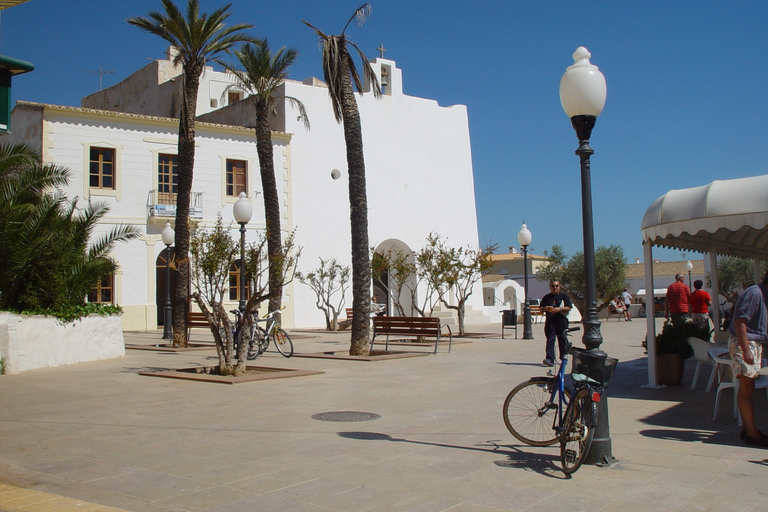 Da Ibiza: Escursione in traghetto e bus guidato a FormenteraPrelievo da Ibiza, San Antonio e Santa Eulària