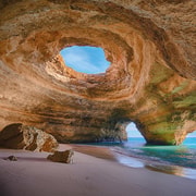 Aventura en Benagil: excursión en jeep y tour en barco con vinos y tapas
