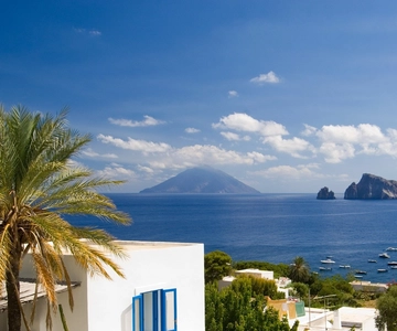 From Taormina: Chic Panarea and Stromboli Day Tour