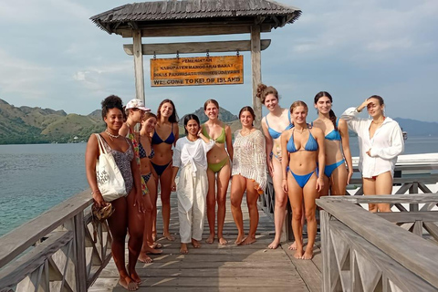 Labuan Bajo: Mirror Cave, Snorkeling & Sunset Cruise Tour Private Charter Boat Trip