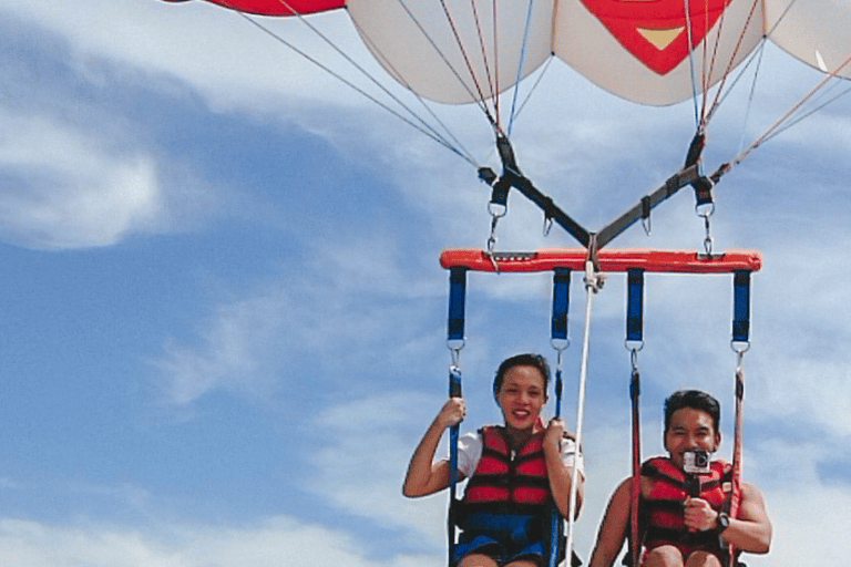 Boracay: 15 minuters äventyr med parasailing