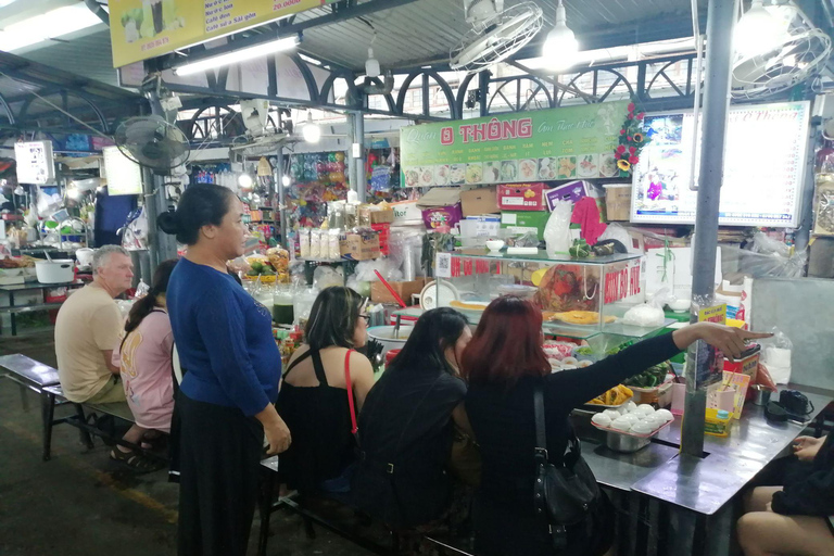 Tour gastronómico de rua em Hue: Prova 10 pratos e bebidas imperdíveis