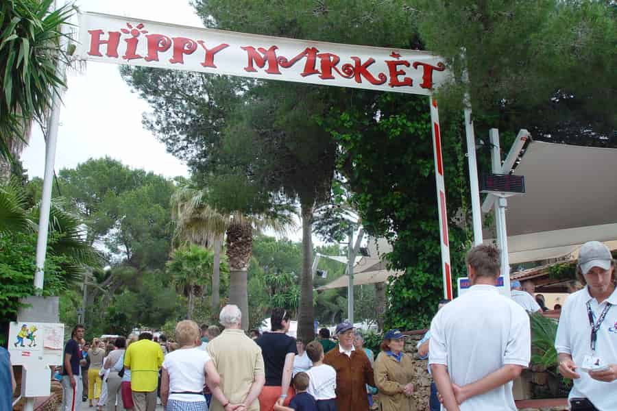 Ibiza: Mercadillo Hippie Las Dalias nocturno. Foto: GetYourGuide