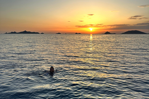 Ajaccio: Passeio marítimo ao pôr do sol nas Ilhas Sanguinárias