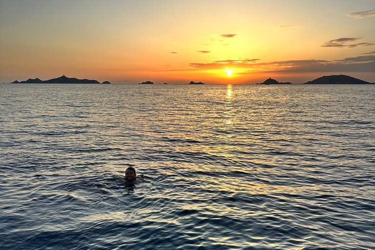 Ajaccio : Excursion en mer au coucher du soleil vers les îles Sanguinaires