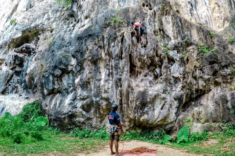 Krabi: halve dag rotsklimmen op Railay BeachGroep Rock Climbing Session
