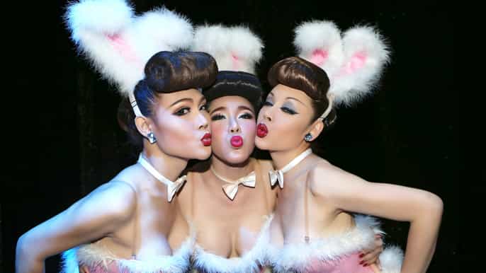 entrada al show de cabaret en el calypso de bangkok