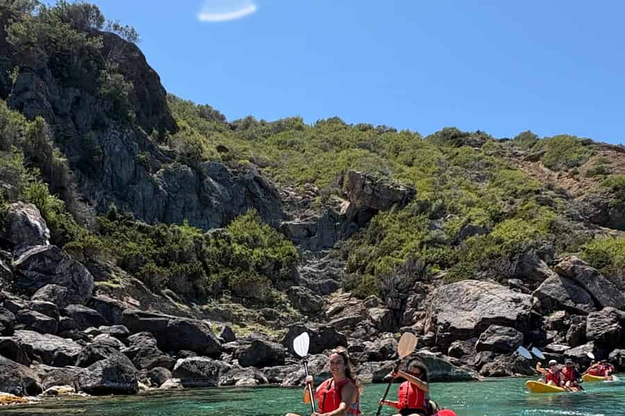 Kajak & Schnorcheln: kristallklares Wasser & Meereshöhlen, Nordosten von Ibiza. Foto: GetYourGuide