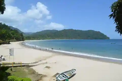 Port of Spain: Day Trip to Las Cuevas Beach