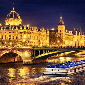 Paris: Abendlichter-Bootsfahrt mit den legendären Bateaux Mouches