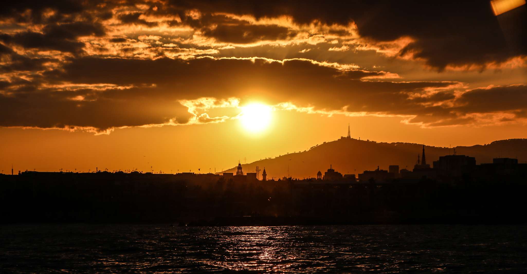 Barcelona: Sunset Sailing with Live Guitar Music and Tapas photo 8