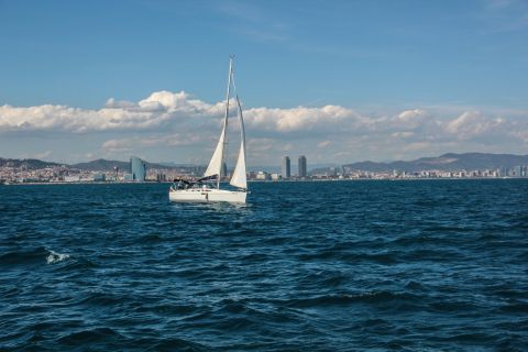 Barcelona: Sailing Experience and Montserrat Tour
