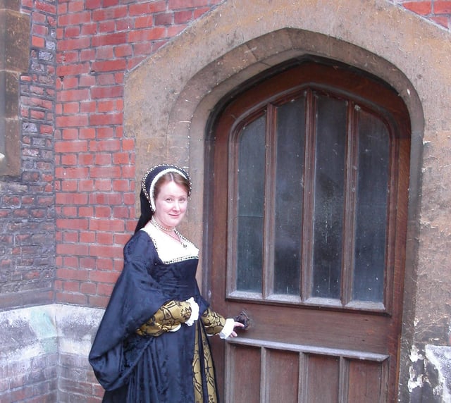 London: Secrets of Hampton Court Palace Guided Tour