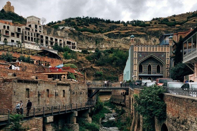 Tbilisi: Old Town Tour & Panoramic River Cruise with Wine