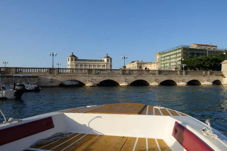 Syracuse: Ortigia Island and Sea Caves Boat Tour