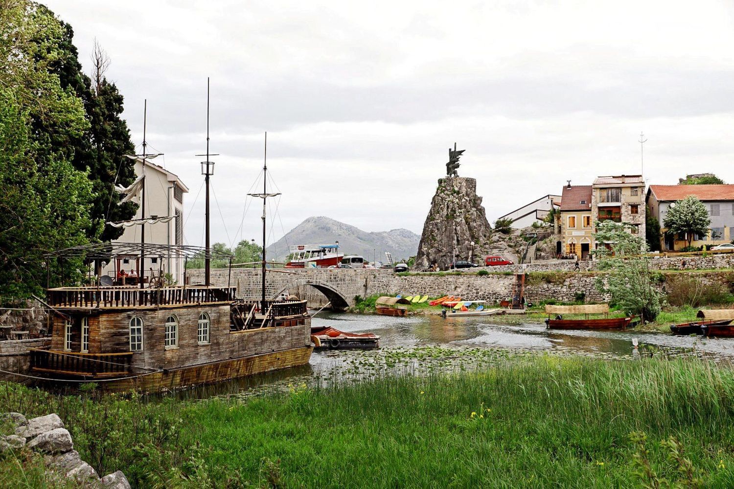 Von Kotor aus: Ausflug mit dem Privatwagen nach Virpazar und zum Skadar See
