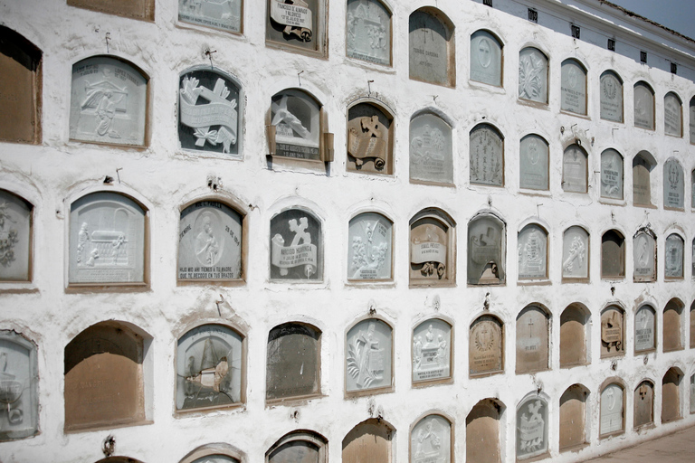 Excursion to the oldest cemetery in Lima