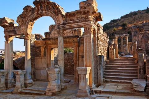Z Kusadasi: prywatna wycieczka Ephesus i Pamukkale 2 dniFrom Kusadasi: Efez i Pamukkale 2-dniowa prywatna wycieczka